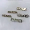 Acessórios para Capa de Celular, Clipe de Chapéu com Letras Romanas, Chapéu, Carteira Prad, Etiqueta Gucci, Decoração de Chapéu, Letras em Relevo de Ferro Imitado DIY