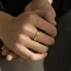 Anillos de Pareja para el Día de San Valentín Anillo de Plata de Ley 925 para Mujer con Acabado Mate Cepillado, Simple y Versátil, Anillos de Pareja con Circonita Microincrustada