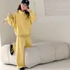Roupas Esportivas para Meninas 2026 Outono Novidades Conjunto de Moletom com Zíper Meio e Calça Esportiva Roupas de Outono para Crianças Conjunto de Duas Peças