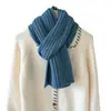 JM ofrece venta al por mayor de fábrica de bufandas de punto a rayas para mujer, perfectas para el invierno. Estas bufandas de estilo coreano son versátiles, están hechas de una mezcla de lana coreana y son gruesas para mayor calidez.