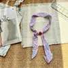 Bufanda de Cuadros Fresca y Sencilla Estilo Coreano con un Toque Juvenil, Moderna y Casual para Salidas, Bufanda de Seda de Primavera, Accesorio de Cuello Delgado y Artístico