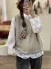 Outono 2026 Novo Fio de Algodão Bordado Vintage Gola Redonda Tricô Colete Pulôver Solto Casual Colete para Mulheres