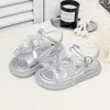 Sandalias de Perlas y Moño de Moda para Niñas 2026 Verano Nuevo Estilo Zapatos de Princesa para Niñas Sandalias Versátiles de Suela Suave para Niños