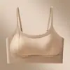 Sutiã feminino de alça fina cor da pele, modelo novo, sem costura, confortável, realça seios pequenos, proporciona elevação e suporte, previne a flacidez