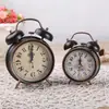 Reloj despertador pequeño de campana doble retro clásico, reloj de 4 pulgadas con luz nocturna, alarma de alto volumen Y17, plástico blanco y negro