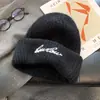 Gorro de Punto Bordado con Letras Estilo Coreano para Mujer, Otoño e Invierno, a Prueba de Frío, Cálido, Protege Orejas, Adelgaza Cara, Gorro Versátil
