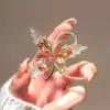 Broche Borboleta de Cristal Super Brilhante de Alta Qualidade Moda Feminina Elegante Animal Corsage Pin de Lapela de Terno de Luxo Leve Acessórios
