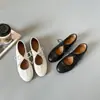 Zapatos Mary Jane Suela Suave Versátiles Bajos Zapatos de Calle Pequeños para Mujer Retro Suela Plana 2026 Mocasines Estilo Nuevo Cierre de Cordones Moño