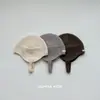 Mesmo Estilo na Coreia ~ Chapéu com Proteção para Ouvidos de Bebê Primavera e Outono Malha Fina Touca com Bico de Lã Bebê Recém-nascido Aquecida Touca Fetal