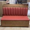 Cafetería moderna de madera maciza, sofá de ocio, mesa y silla, combinación temática, restaurante, postre, leche, té, tienda, pared, tarjeta, asiento comercial