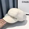 2026 Nuevo Boina Maillard Hace que la Cara se Vea Más Pequeña Versátil Sombrero Octagonal de Pintor Casual Lana Fieltro Delgada Diseño de Ala Curva