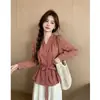 Camisa de mujer a cuadros estilo vintage francés con cuello en V y manga larga, nuevo modelo primavera y otoño 2026, entallada a la cintura con cinturón, diseño que estiliza la figura