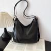 Bolso Tote de Hombro Multifuncional para Viajero Textil 2024 Casual Nuevo Invierno Gran Capacidad Color Sólido Moderno Casual