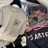 [Producto Destacado] Yuran 26 Estilo Nuevo de Principios de Primavera Algodón Lino Amigable con la Piel Lavado Enzimático Estampado Graffiti Bordado Camiseta de Manga Corta