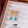 Pendientes de Flor de Zirconia con Aguja de Plata Electrochapada en Oro Real de 18 Quilates Estilo Nicho Pendientes Versátiles Lujo Ligero Pendientes de Alta Gama para Mujer