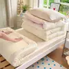 Conjunto de Roupa de Cama Três Peças em Algodão Puro para Dormitório Universitário Conjunto de Quatro Peças com Capa de Edredom Individual em Algodão Completo Saia de Cama Roupa de Cama Universal para Todas as Estações