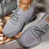Tênis de tecelagem voadora de tamanho grande transfronteiriço Sapatos femininos de camada única 2023 Primavera Nova cor sólida clara com cadarço Sapatos femininos de tecelagem voadora