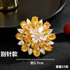 Broche de floco de neve de citrino de alta qualidade europeu e americano, design de nicho, pino de pétala multicamadas, broche de alta qualidade para vestido de noite