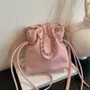 Bolsa Pequena de Alto Padrão para Comércio Exterior Nova Moda Feminina Bolsa de Balde com Corrente Estilo Coreano Design de Nicho Bolsa de Ombro Único Transversal Tendência