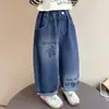 Jeans Tendência Outono para Meninas com Estampa de Cachorrinho Graffiti Estilo Coreano Barra Dobrada Calça de Perna Larga Jeans Macio Versátil Calça Longa para Meninas Pequenas