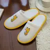 Pantuflas Desechables para Niños, Antideslizantes y Engrosadas, Adecuadas para Habitaciones de Hotel, Casas de Huéspedes, Viajes en Avión y Hoteles, Diseñadas Específicamente para Niños
