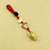 Colgante de cuerda para teléfono móvil aceite que gotea león danzante dios de la riqueza familia Ye de tres golondrina bestia dorada joyería de aleación llavero de coche