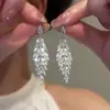 Aretes de Aguja Plateada con Borlas de Gota de Agua Incrustadas de Diamantes, Estilo Palacio, Nicho, Aretes Versátiles, Lujo Ligero, Venta al por Mayor de Aretes de Gama Alta