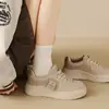 Tênis Brancos Novos para Mulheres 2026, Estilo Coreano Primavera e Verão Ins Casual Esportivo Versátil para Estudantes, Estilo de Rua K2708