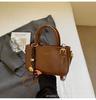 Bolsa Pequena de Design de Nicho para Mulheres 2026 Nova Vintage Versátil Bolsa Quadrada Pequena Elegante Bolsa de Ombro Transversal para o Dia a Dia