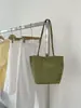 Bolso de mano de nailon simple estilo coreano, Bolso tipo cesta de gran capacidad, Bolso cubo ligero para el hombro o debajo del brazo para el día a día de las mujeres