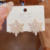 Pendientes de copo de nieve de aguja plateada de lujo nicho para mujer, pendientes de alta gama con temperamento de viento frío, joyería de oreja de personalidad