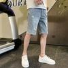 Shorts Jeans Masculinos de Verão Finos Soltos Estilo Coreano Modernos Cropped Rasgados Casuais Modernos de Marca Comprimento Médio
