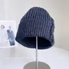 Gorro de lana tejido retro único para mujer, nuevo estilo de otoño e invierno, gorro sencillo y versátil para poner, cubrecabezas cálido y a prueba de frío