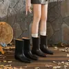 Versão em Couro de Vaca Aumento Interno 5CM Botas de Cavaleiro Femininas 2026 Novas Botas de Moda Botas de Cano Médio com Bico Quadrado Retrô Botas Curtas Versáteis