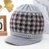 Chapéu quente para mulheres de meia-idade e idosas, chapéu de tricô com proteção para as orelhas para outono e inverno, chapéu de lã com forro de fleece para mães e avós