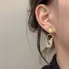 Pendientes de Flor de Concha de Gama Alta Franceses Estilosos Temperamento Individual Pendientes Adelgazantes de Celebridad de Internet Nuevos Pendientes de Presión de Moda 2026