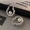 Pendientes Redondos de Perla Plateada Geométricos Inspirados en el Diseño para Mujer, Lujo Ligero, Elegantes, Modernos, Versátiles para el Trabajo, Pendientes y Accesorios para Orejas