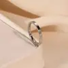 Anillo de Acero Inoxidable para Mujer Venta al por Mayor Anillo Electrochapado para Mujer Nicho de Alta Gama Lujo Ligero Anillo de Acero de Titanio para Mujer Estilo Coreano