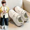 Zapatos infantiles de estilo coreano, zapatos de lunares para niñas, zapatillas de correr para niños de primavera y otoño, zapatos infantiles de moda con suela blanda, zapatillas de moda 2026