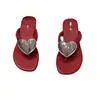 Moda Casual Nueva Primavera/Verano 2026 Chanclas Metálicas con Forma de Corazón para Mujer Sandalias Planas Comercio Transfronterizo