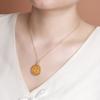 Joyería Yuebao S925 de plata esterlina bañada en oro con cera de abejas, nuevo estilo chino, colgante de dragón Xianglong tallado con seis caracteres auténticos.