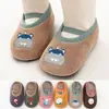 Calcetines de piso para bebé al por mayor calcetines para zapatos de niño y niña calcetines con forro polar otoño e invierno zapatos para interior de educación temprana frescos antideslizantes