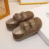 Colección de otoño 2026 para niños, estilo coreano retro, temática de bosque, novedad: Zapatos estilo Birkenstock para niñas, zapatillas de princesa y zuecos de suela blanda para niños