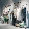 Estante de exhibición de ropa para tienda de ropa colgante de pared lateral colgante hierro estilo simple colgante de pared estante de exhibición de ropa para mujer combinación