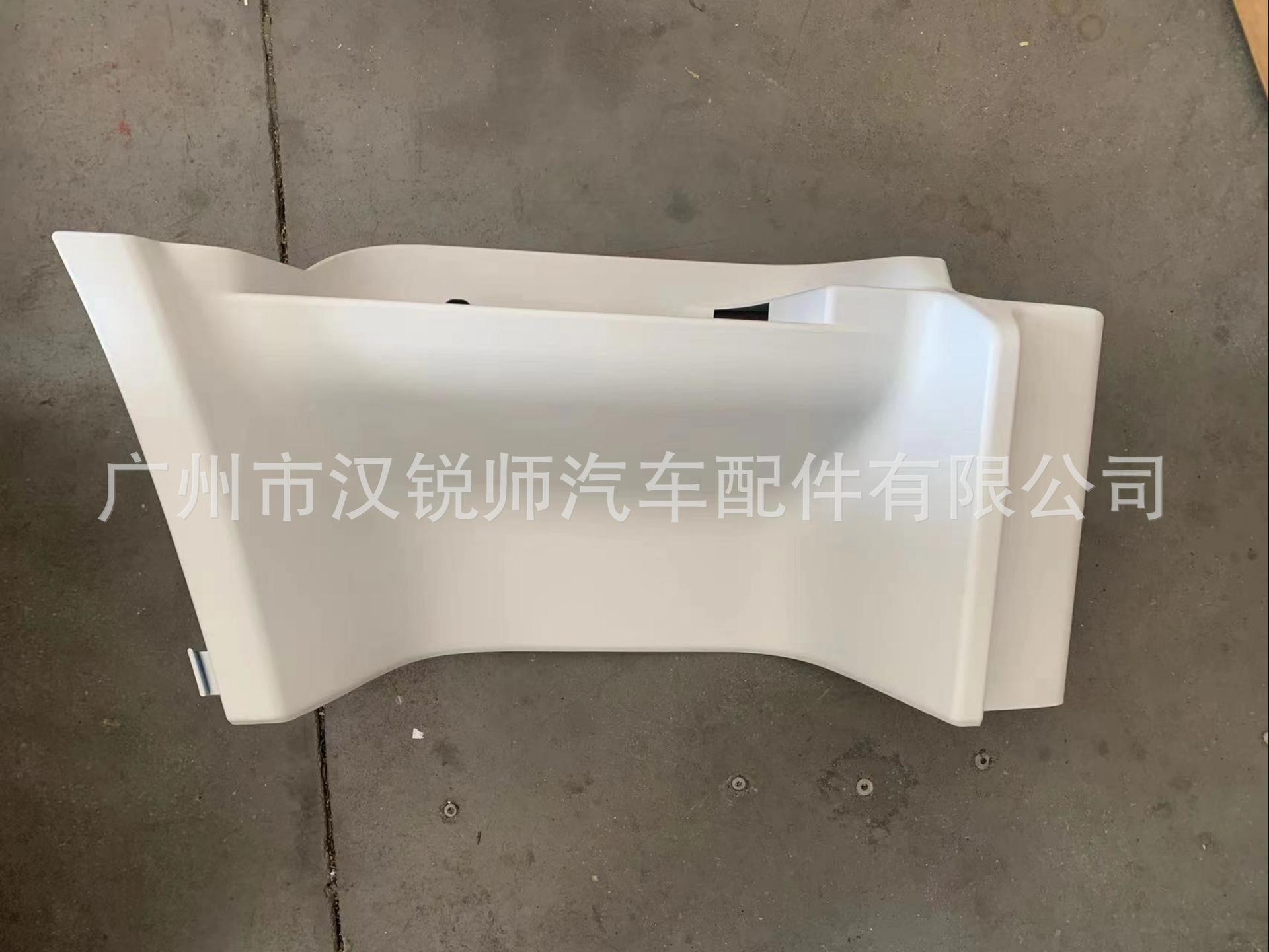 NISSAN UD QUESTER 踏板上护罩