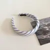 Diadema de esponja con estampado de cuadros azules y rayas estilo coreano para principios de primavera para mujer, elegante pinza para el pelo de diadema alta