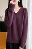 Suéter de malha com decote V pronto para usar de primeira linha feminino outono transfronteiriço novo estilo peça única cor sólida suéter de gola alta camada base suéter feminino outono
