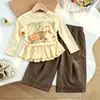 Dulce y lindo conjunto de dos piezas para niñas con estampado de dibujos animados, nuevo para otoño, top de encaje de manga larga y pantalones, súper elegante