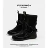 Botas de media pantorrilla retro Melard para mujer, colección otoño 2026, con cremalleras laterales, correas y un diseño que realza la altura y crea un efecto adelgazante, parecidas a las botas de boxeo y las botas Martin