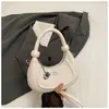 Bolsa Casual Retro de Axila em Forma de Meia-Lua para Mulheres 2025 Verão Nova Tendência Moda Textura de Comutador Bolsa de Ombro Bolsa Transversal